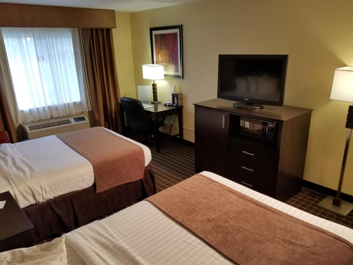 Quality Inn & Suites Morgantown - University Area Eksteriør billede