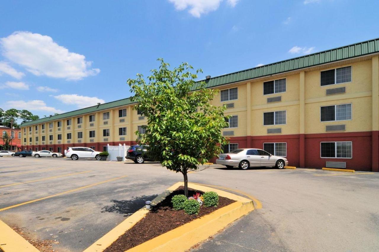 Quality Inn & Suites Morgantown - University Area Eksteriør billede