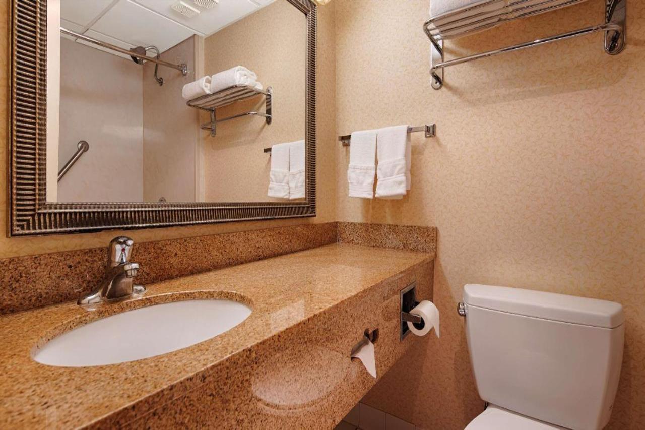 Quality Inn & Suites Morgantown - University Area Eksteriør billede
