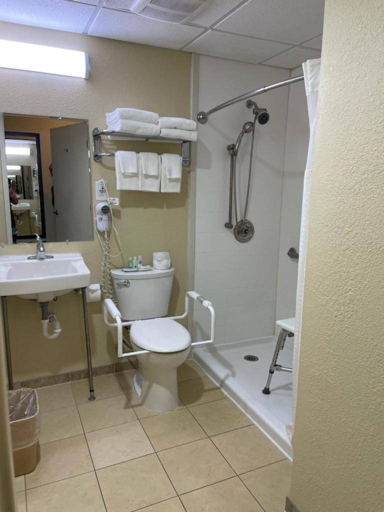 Quality Inn & Suites Morgantown - University Area Eksteriør billede
