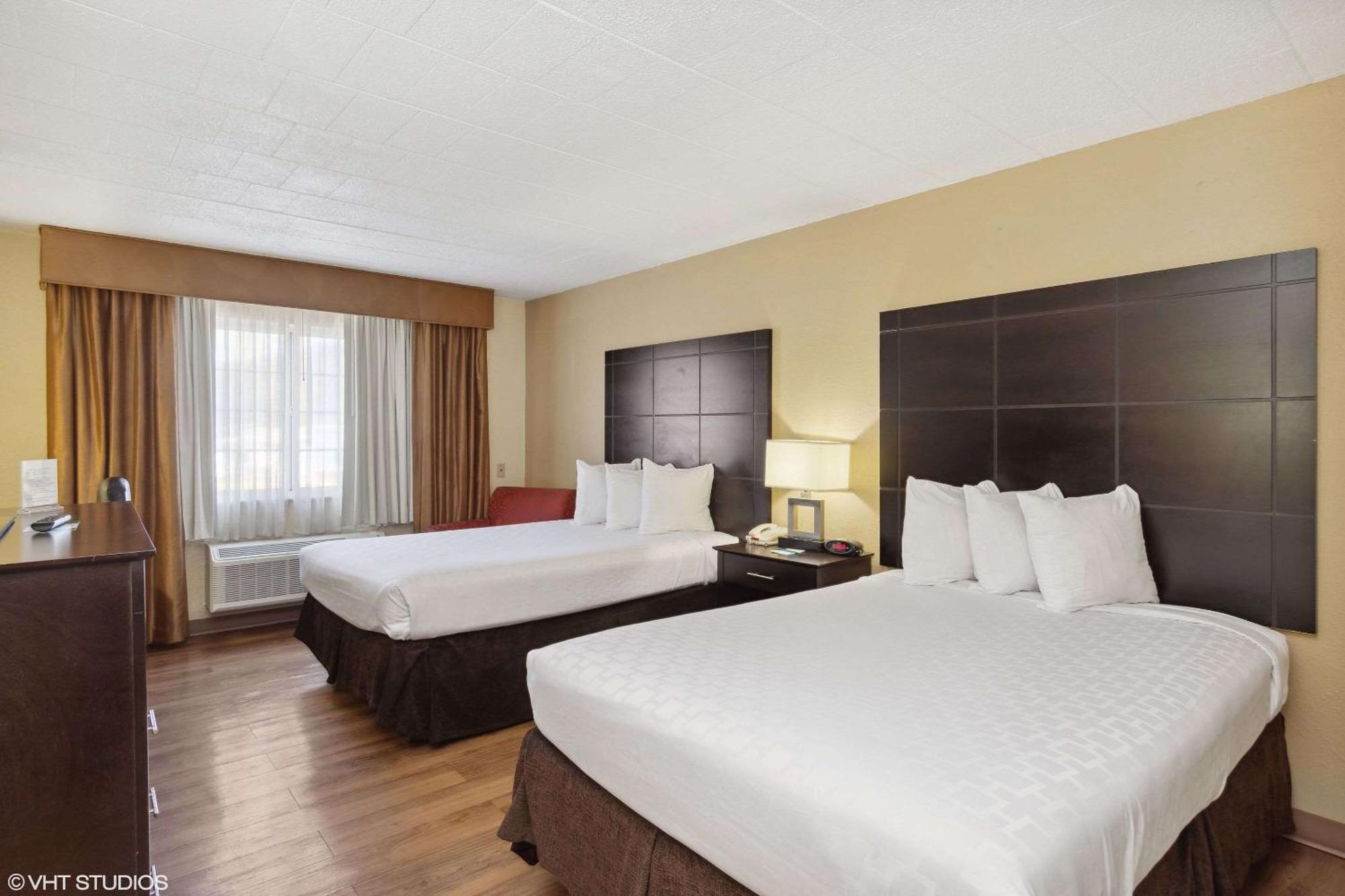 Quality Inn & Suites Morgantown - University Area Eksteriør billede