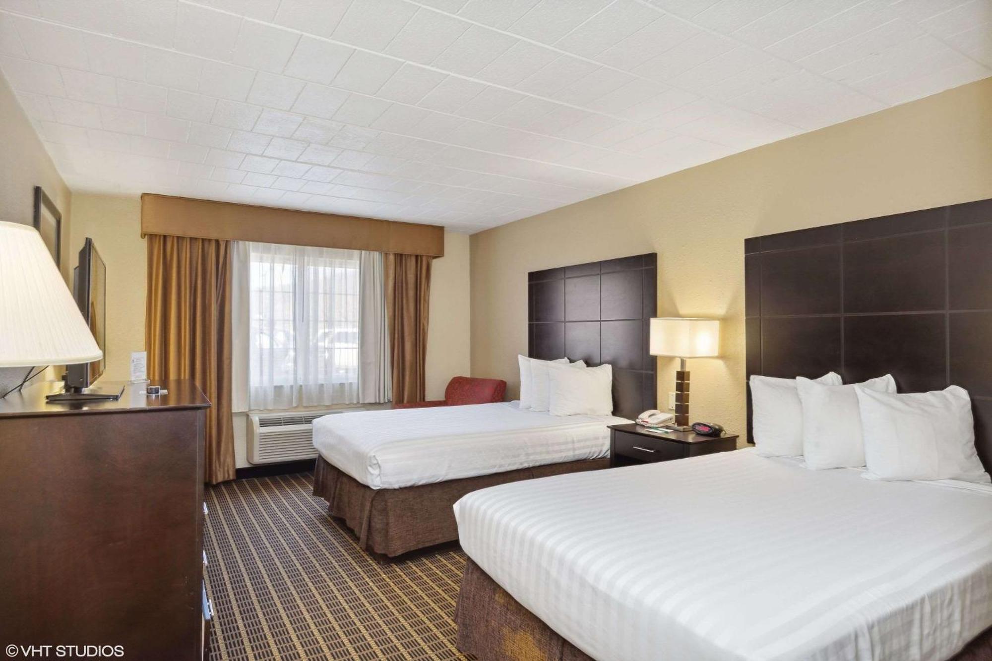 Quality Inn & Suites Morgantown - University Area Eksteriør billede