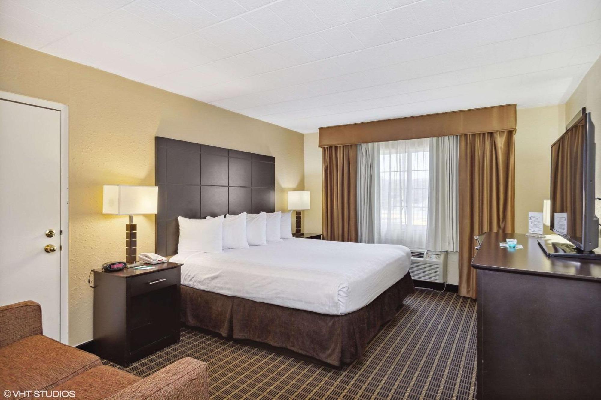 Quality Inn & Suites Morgantown - University Area Eksteriør billede