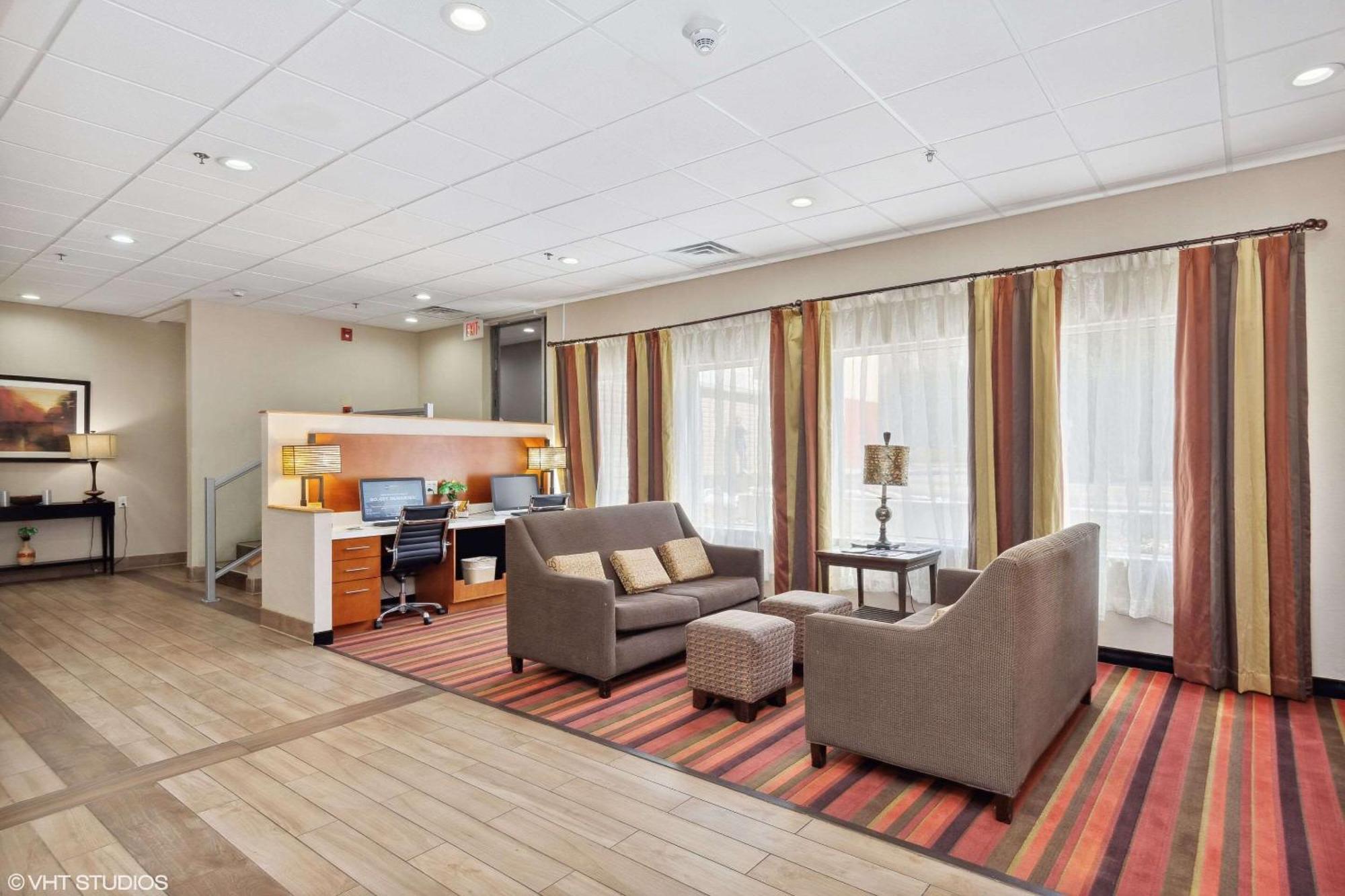 Quality Inn & Suites Morgantown - University Area Eksteriør billede