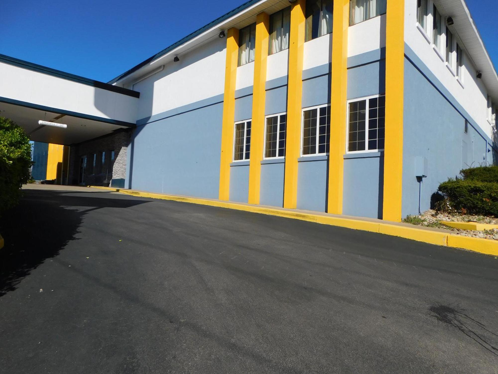 Quality Inn & Suites Morgantown - University Area Eksteriør billede